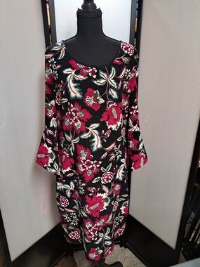 Black & Magenta Floral Shift Dress - Women